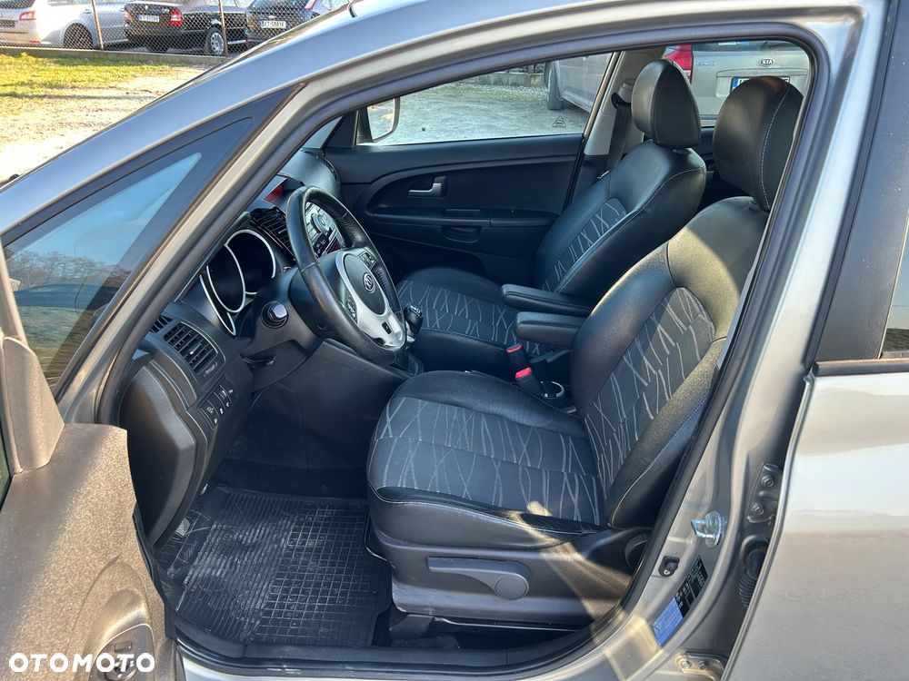 Kia Venga - 11