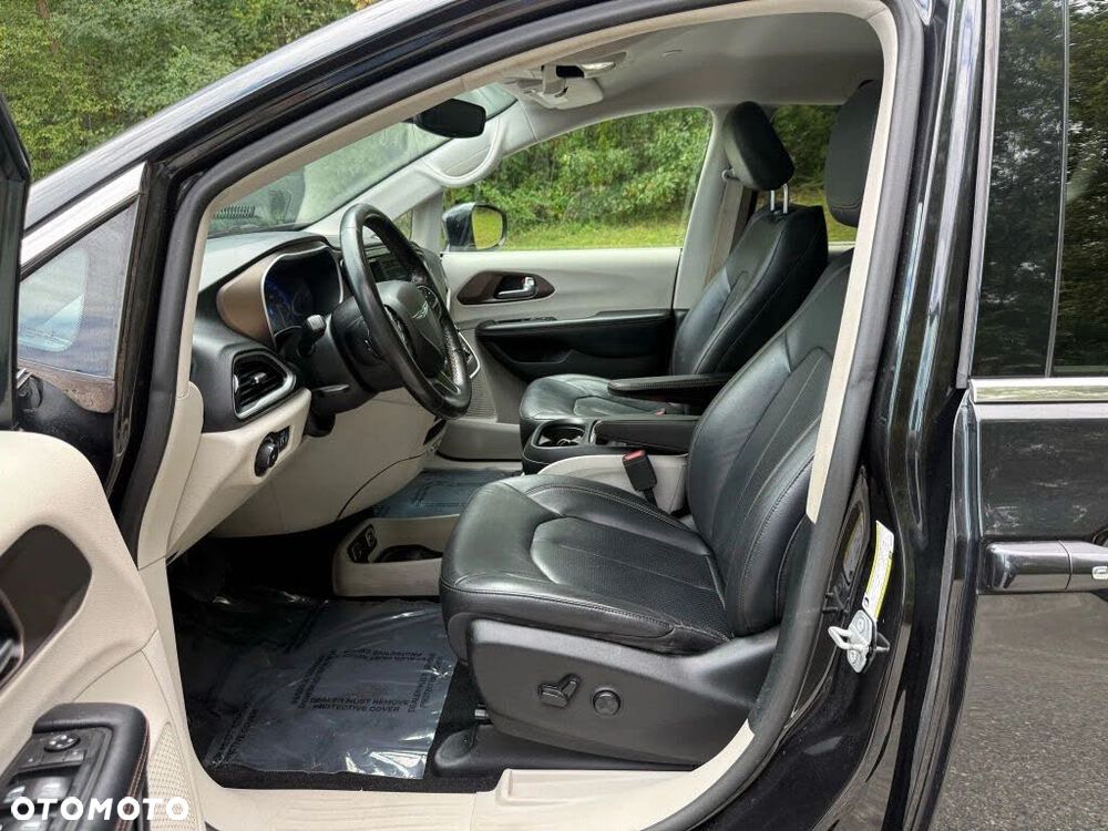 Chrysler Pacifica - 25