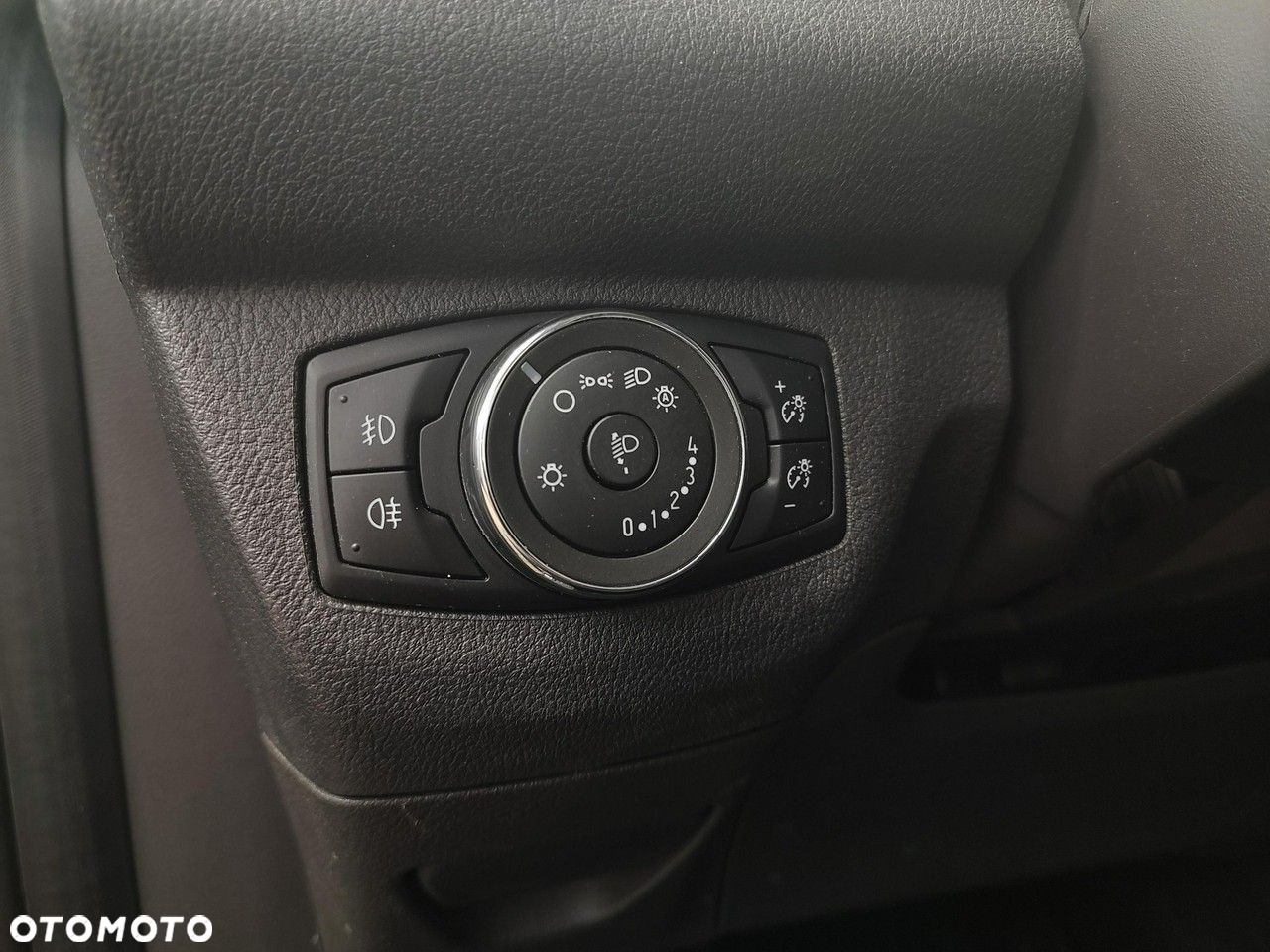 Ford Tourneo Courier - 12