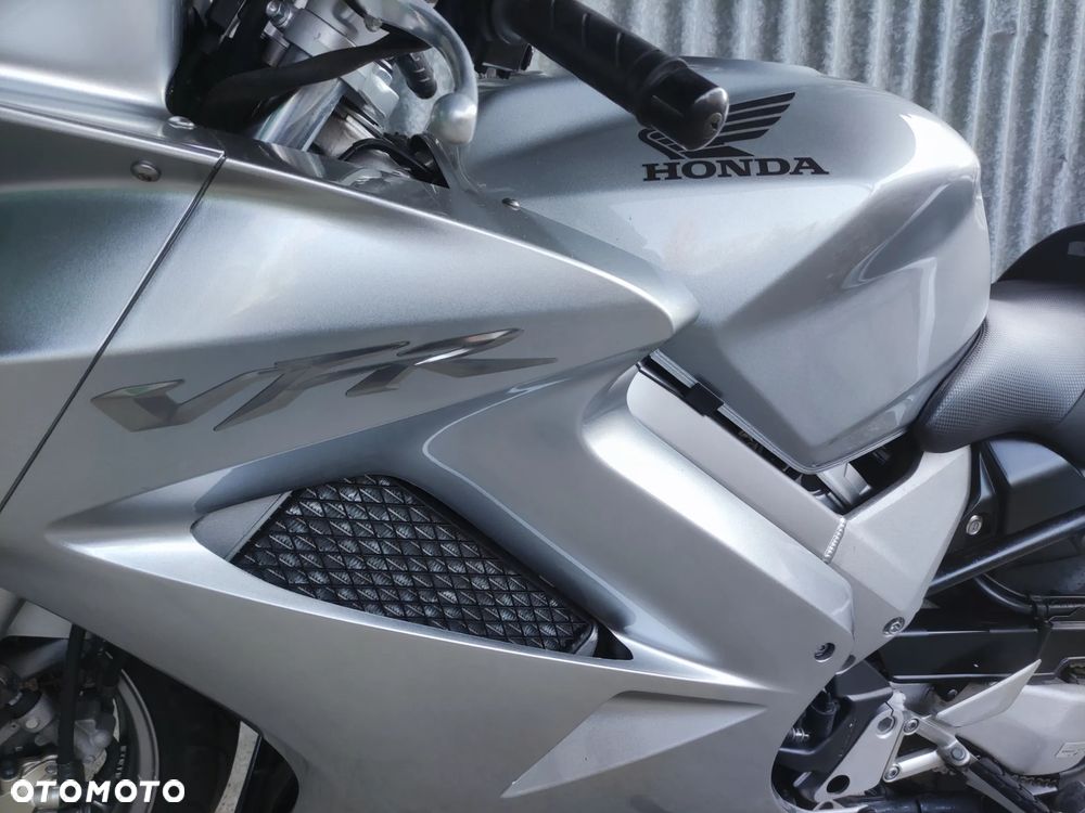 Honda VFR - 14