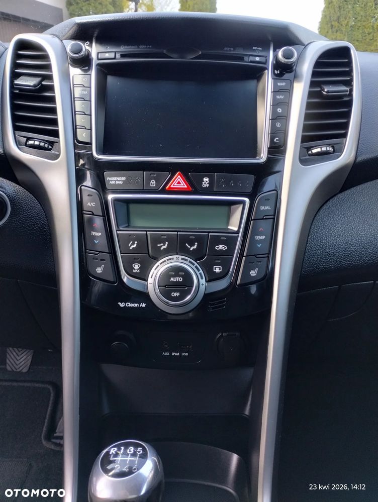 Hyundai i30 1.6 CRDi Fifa World Cup Edition - 23