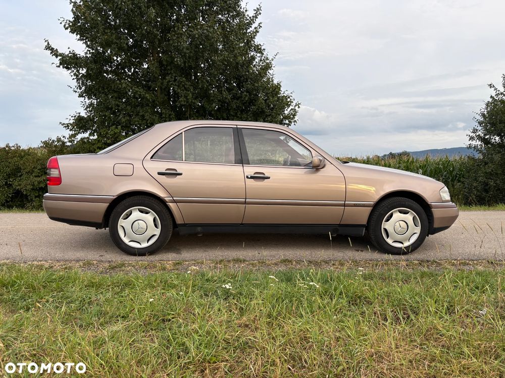 Mercedes-Benz Klasa C 180 Elegance - 6