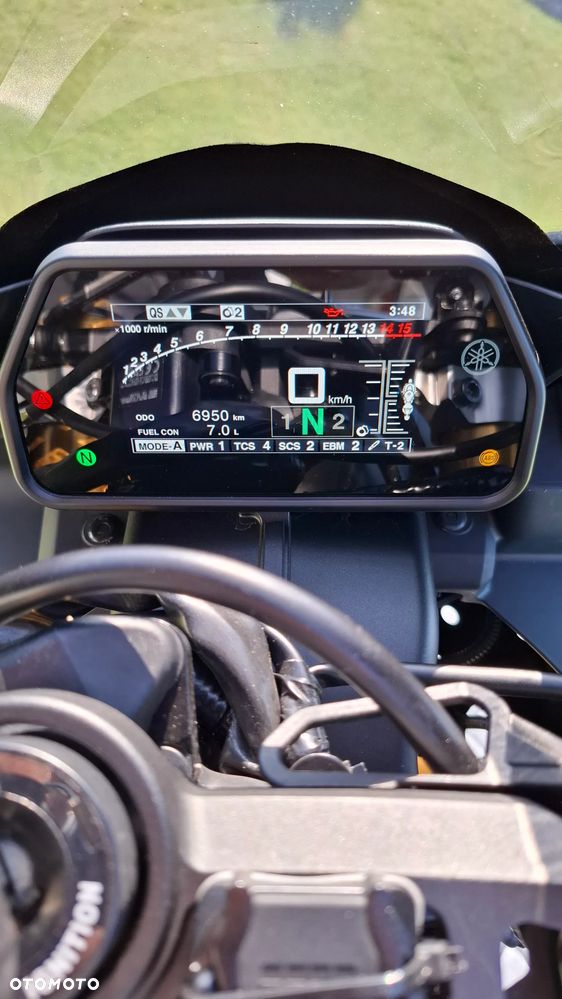 Yamaha R1 - 11