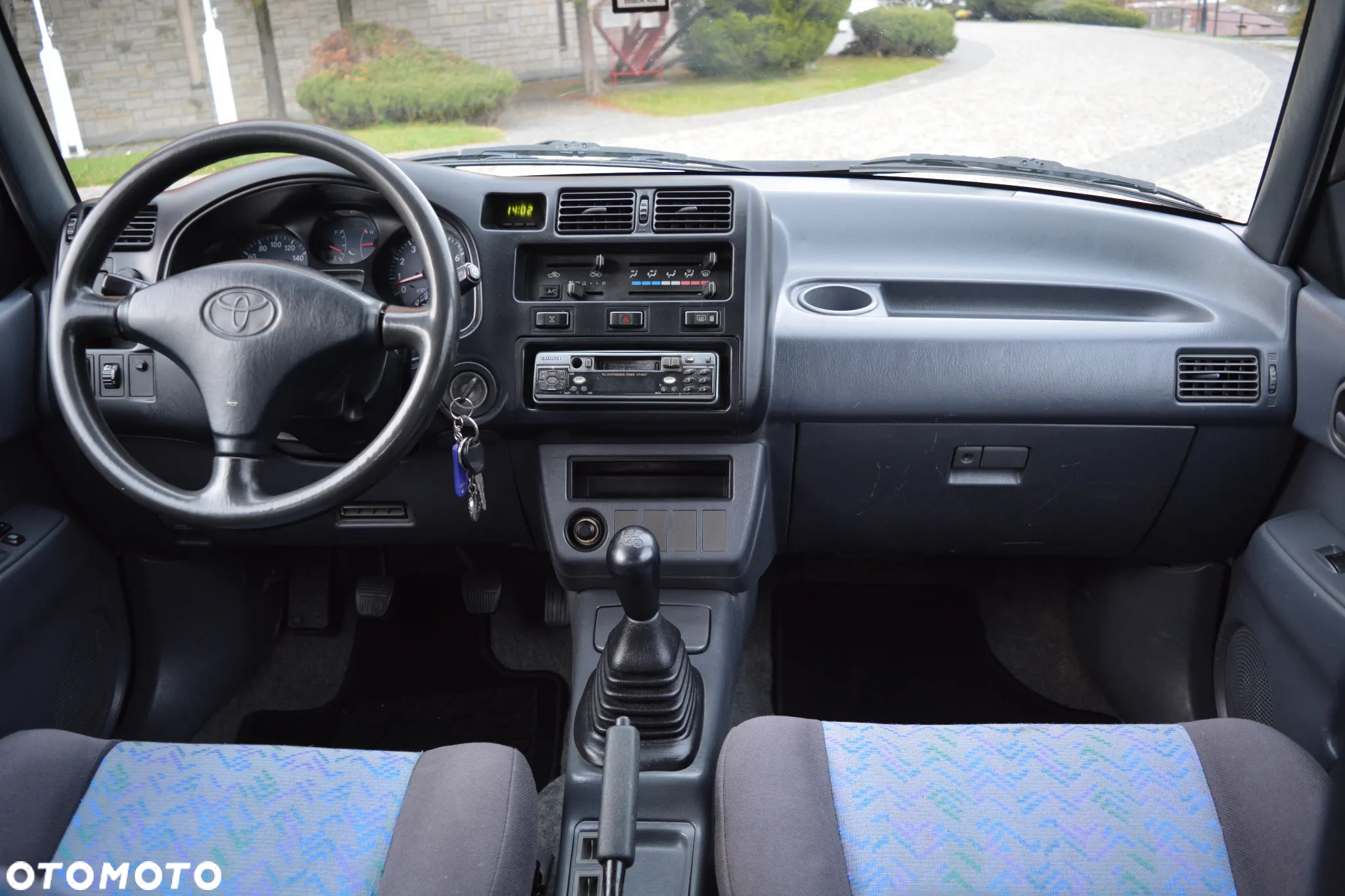Toyota RAV4 2.0 - 13