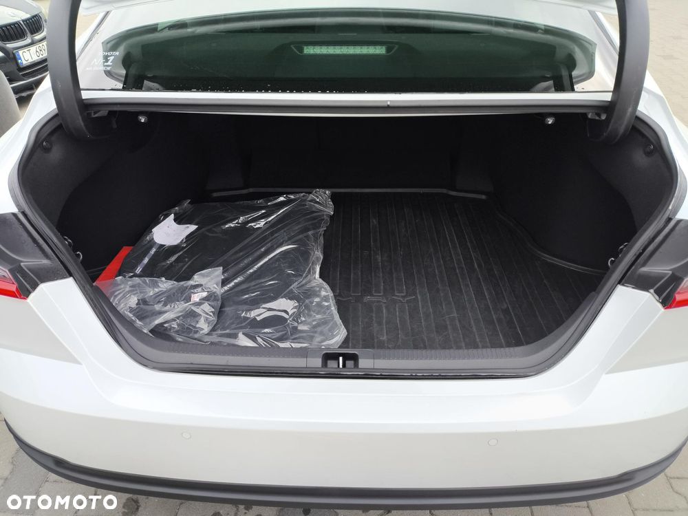 Toyota Camry - 13