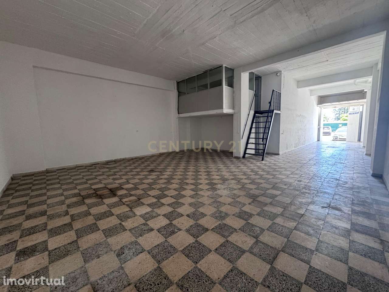 Armazém de 112m2 em Massamá - Grande imagem: 4/10