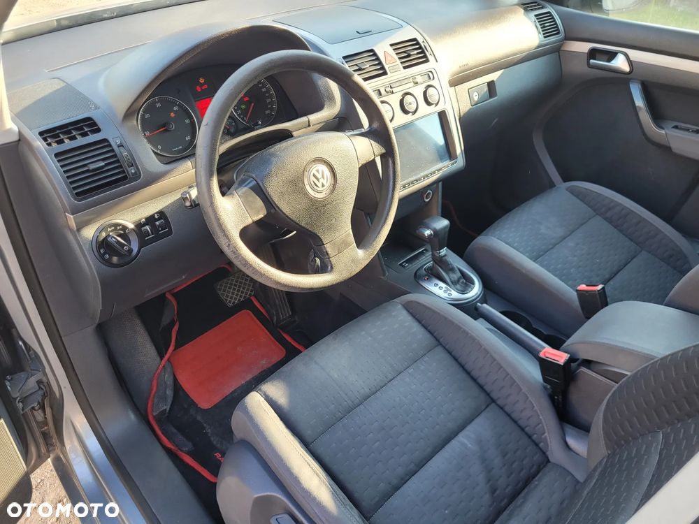 Volkswagen Touran - 9