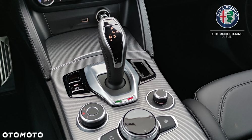 Alfa Romeo Stelvio 2.0 Turbo Veloce Q4 - 17