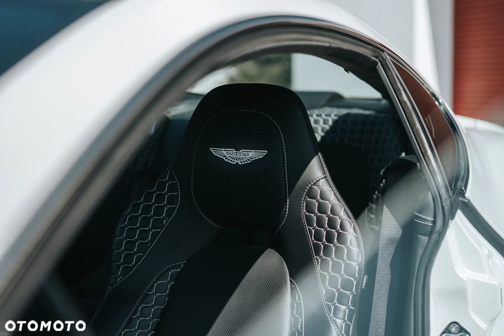 Aston Martin Vanquish Standard - 12