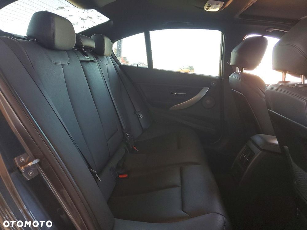 BMW Seria 3 335i - 10
