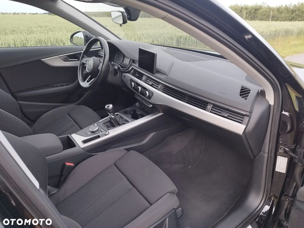 Audi A4 Limousine 2.0 TDI DPF clean diesel Ambiente - 18