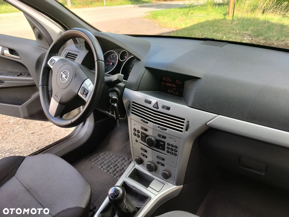 Opel Astra 1.6 Color Edition - 24