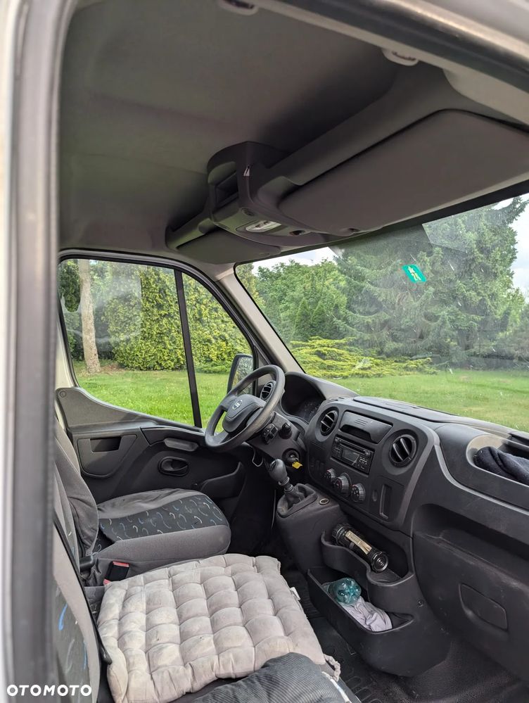 Nissan NV400 - 11