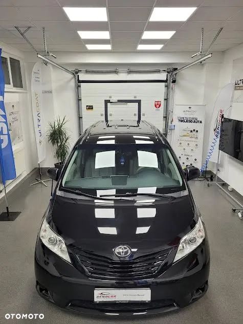 Toyota Sienna - 3