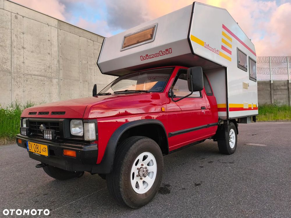 Nissan Pickup - 1