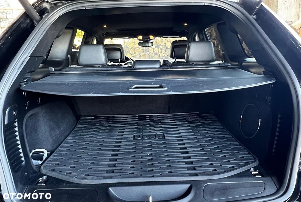 Jeep Grand Cherokee - 12