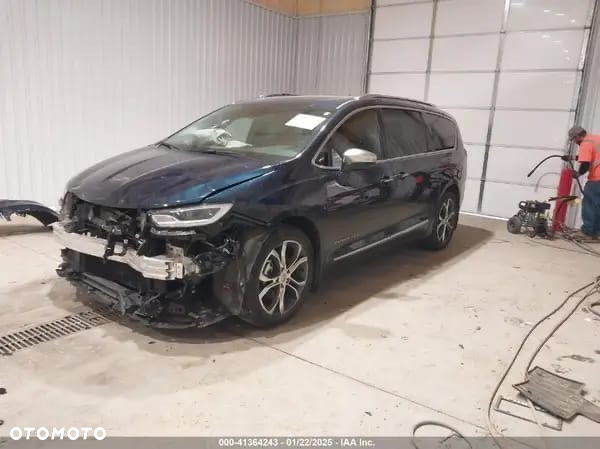 Chrysler Pacifica - 12