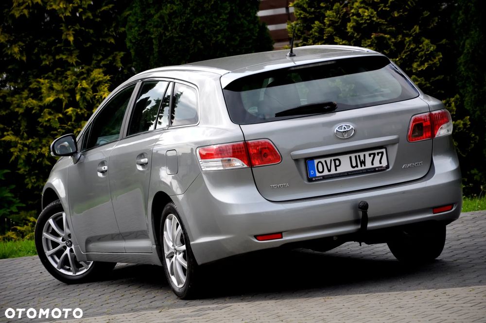 Toyota Avensis 1.8 Premium - 23