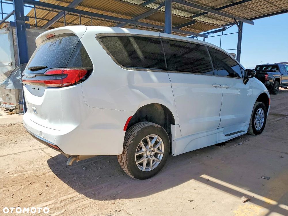 Chrysler Pacifica - 4