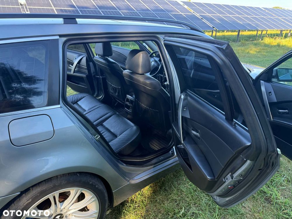 BMW Seria 5 525d - 9
