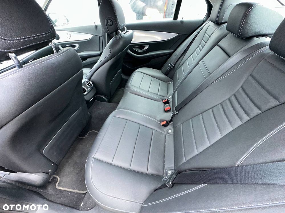 Mercedes-Benz Klasa E 300 de Business Edition - 19
