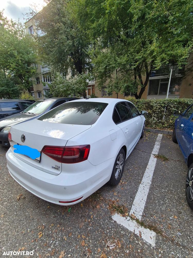 Volkswagen Jetta - 1