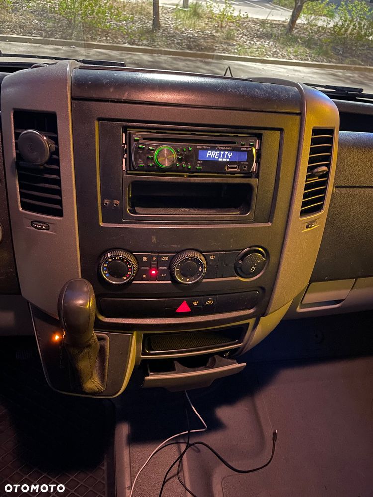 Mercedes-Benz Sprinter - 12