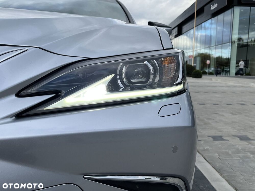 Lexus ES 300h Business Edition - 15