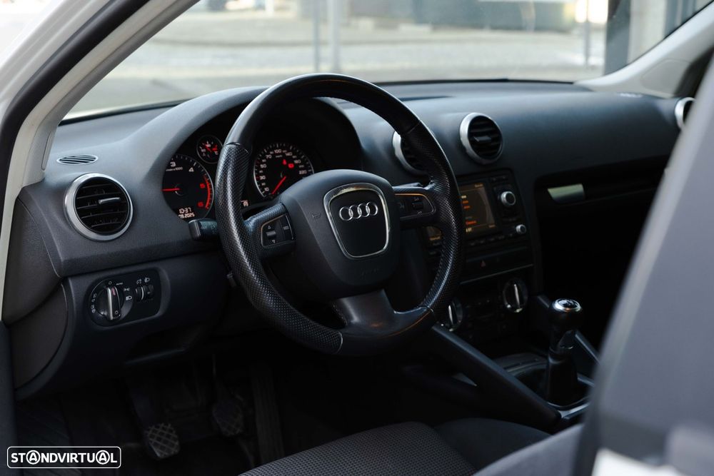Audi A3 1.6 TDI Attraction - 8