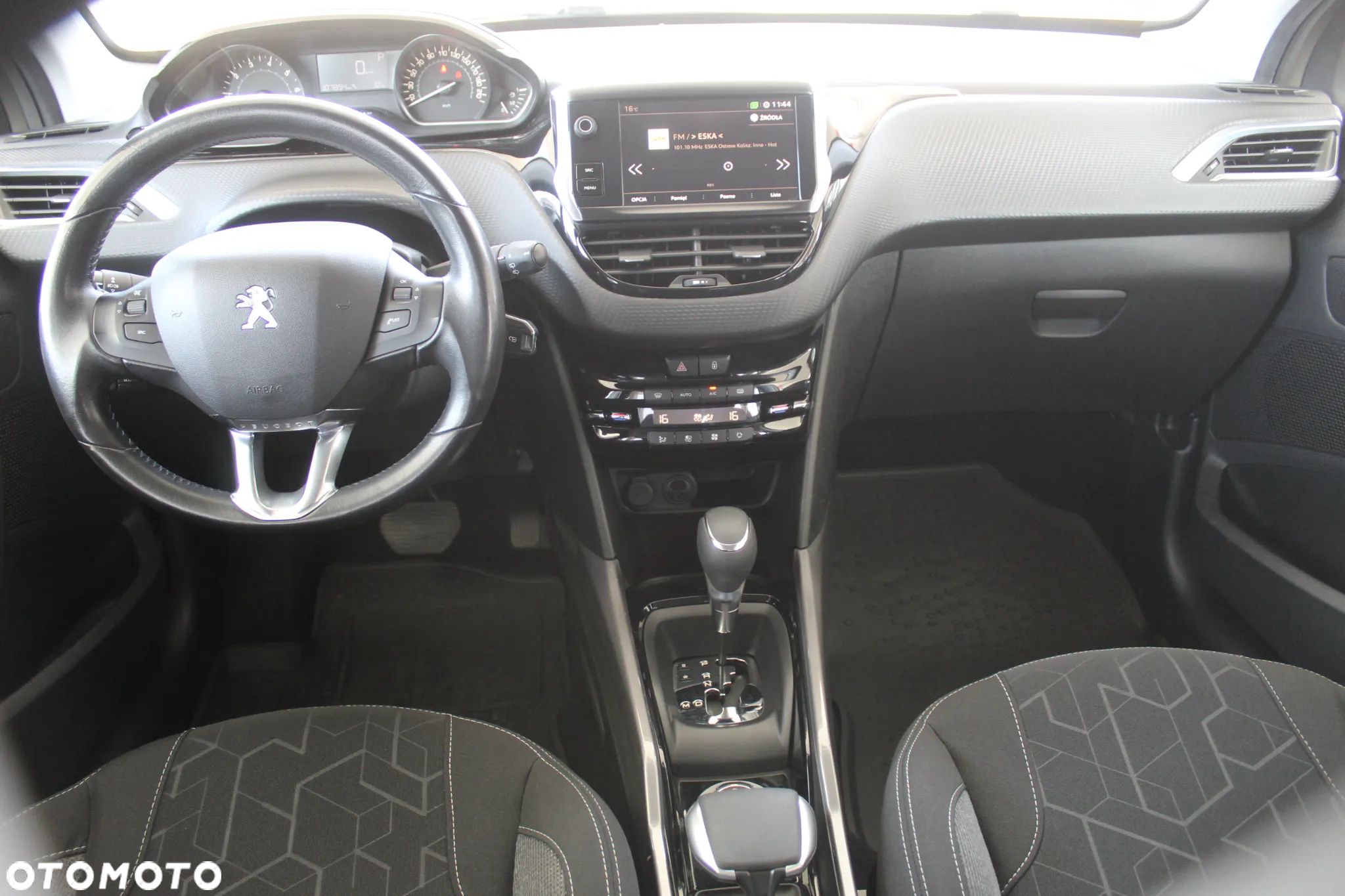 Peugeot 2008 1.2 Pure Tech GPF Style S&S EAT6 - 12