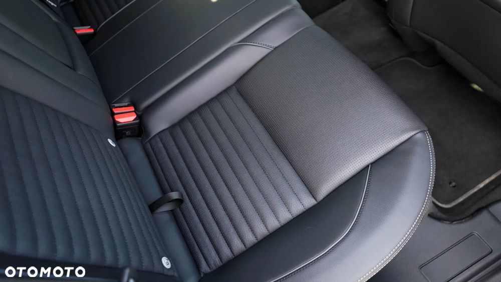 Land Rover Discovery Sport 2.0 D200 mHEV R-Dynamic SE - 26