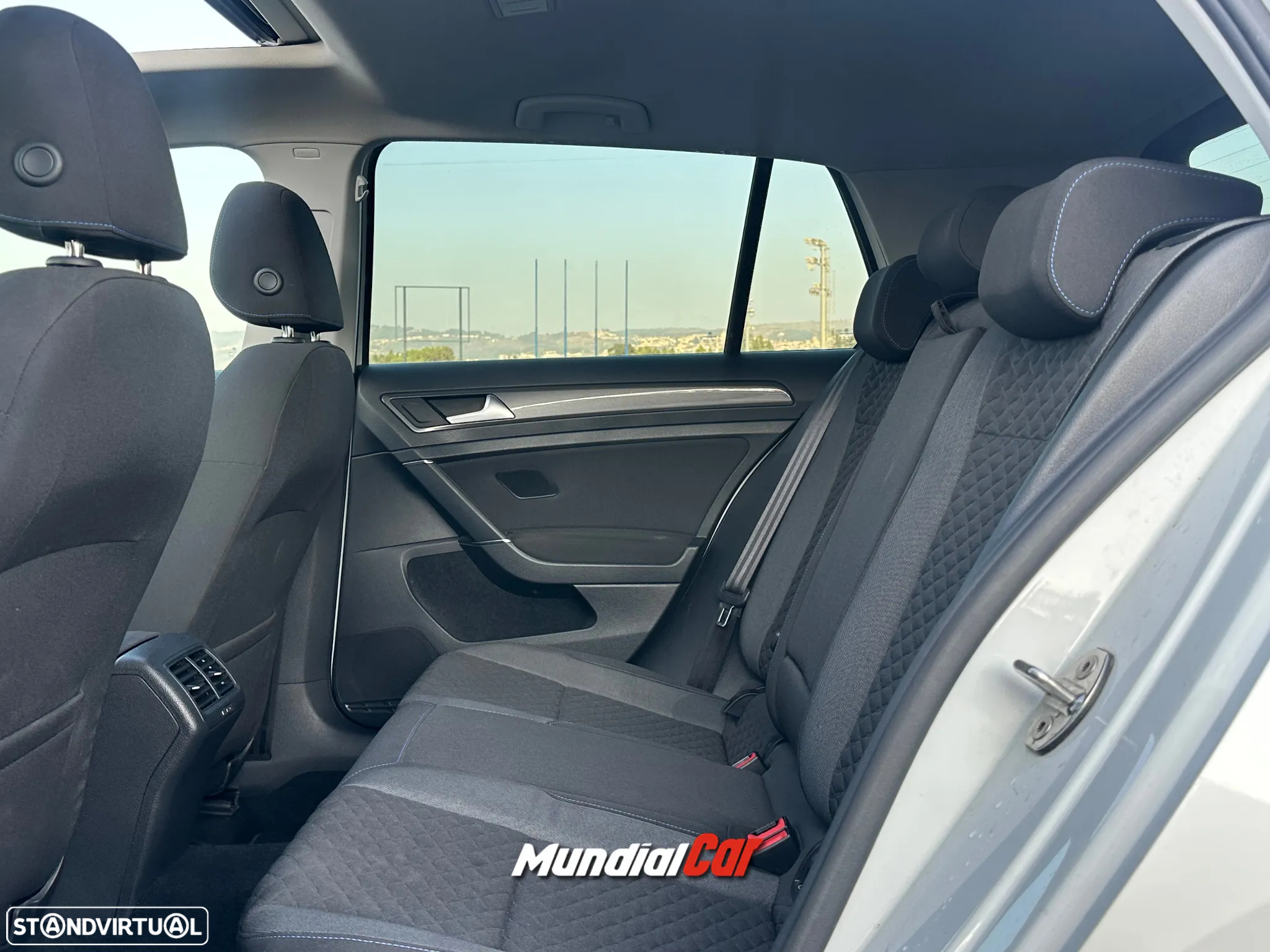 VW Golf 1.6 TDI R-Line - 14