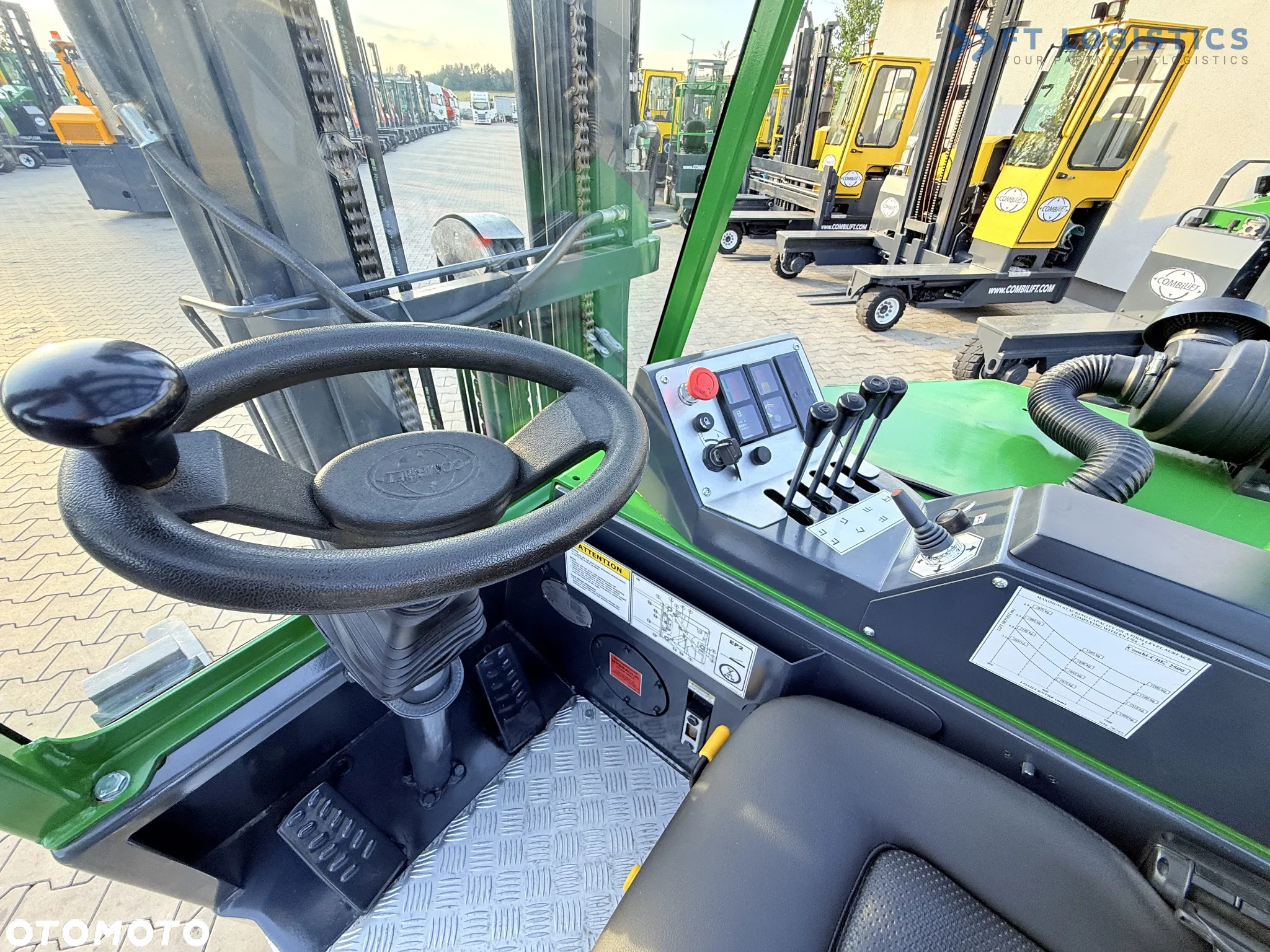Combilift C2500CB / TRIPLEX / 5500MM / WOLNY SKOK / DIESEL / JEDYNIE 3768MTH / POZYCJONER / PRZESUW BOCZNY / NOWE OPONY / JAK NOWY / Szeroka oferta wózków czterokierunkowych i bocznych, dopasowanych do różnorodnych potrzeb i zastosowań. - 15
