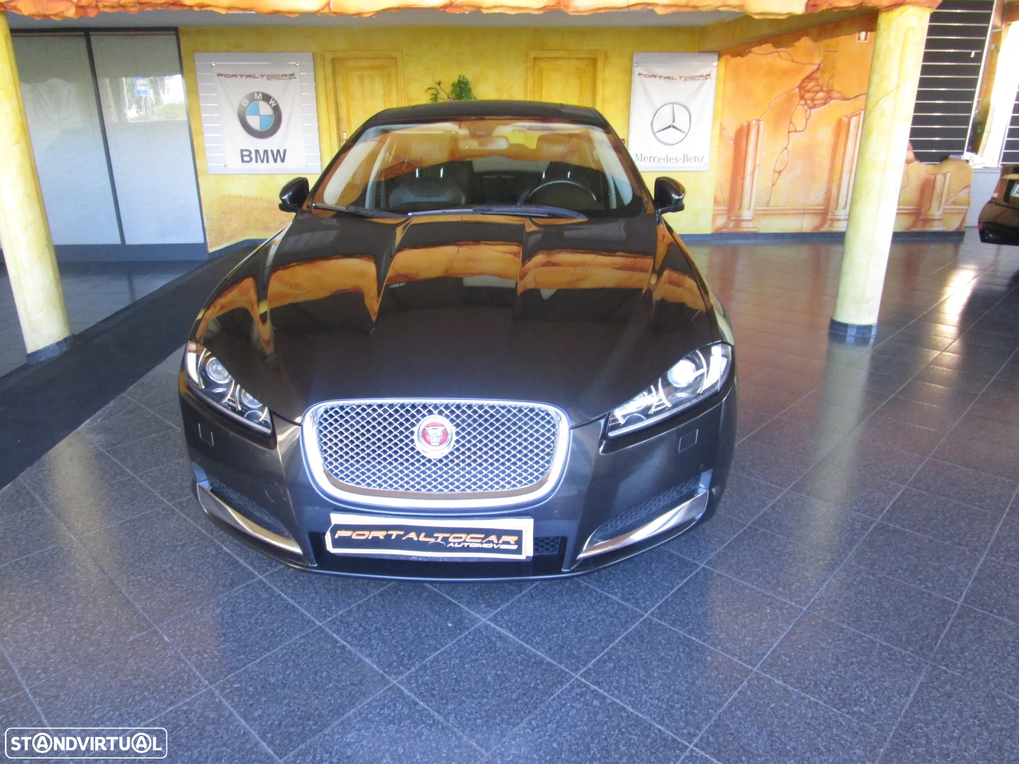 Jaguar XF 2.2 D R-Sport - 14