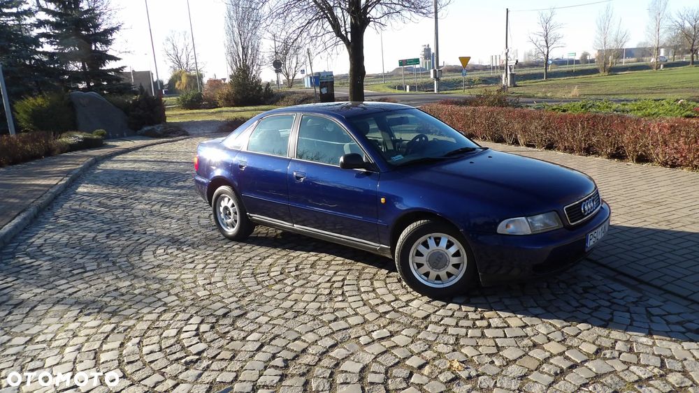 Audi A4 Limousine - 4