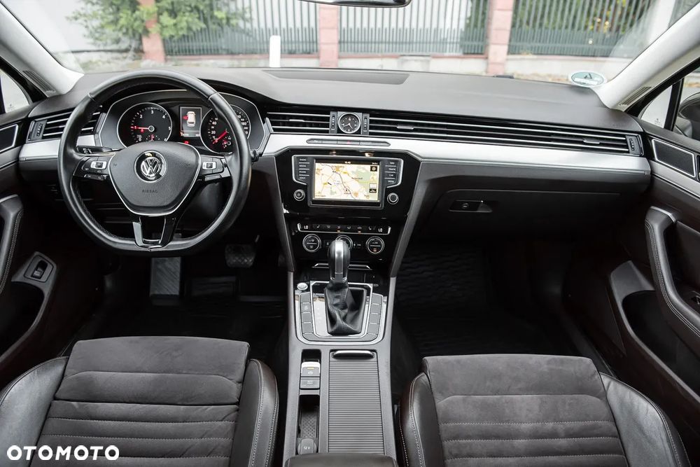 Volkswagen Passat Variant 2.0 TDI SCR DSG Highline - 29
