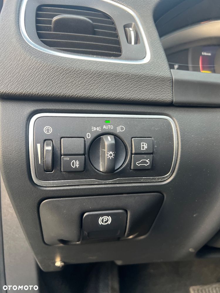 Volvo V60 D6 AWD Plug-in Hybrid Summum - 23