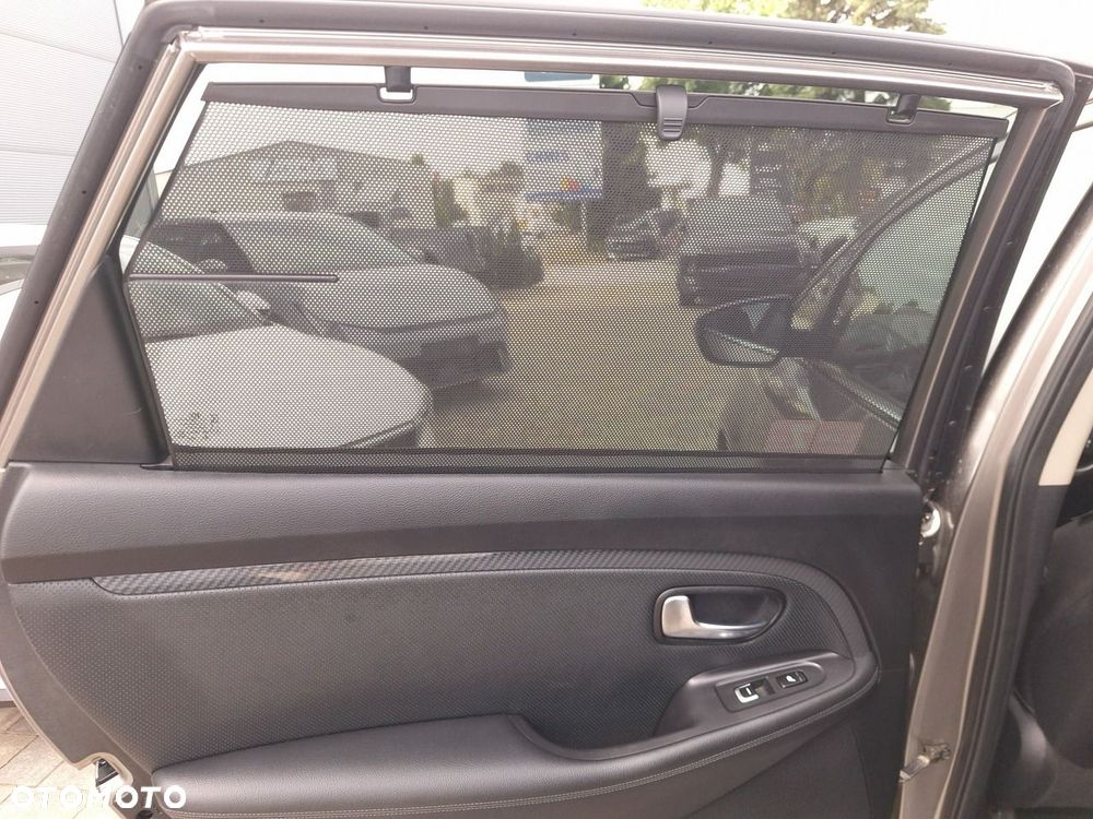Kia Carens 1.6 GDI L - 25