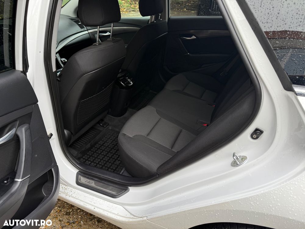 Hyundai i40 Kombi 1.7 CRDi Premium - 9