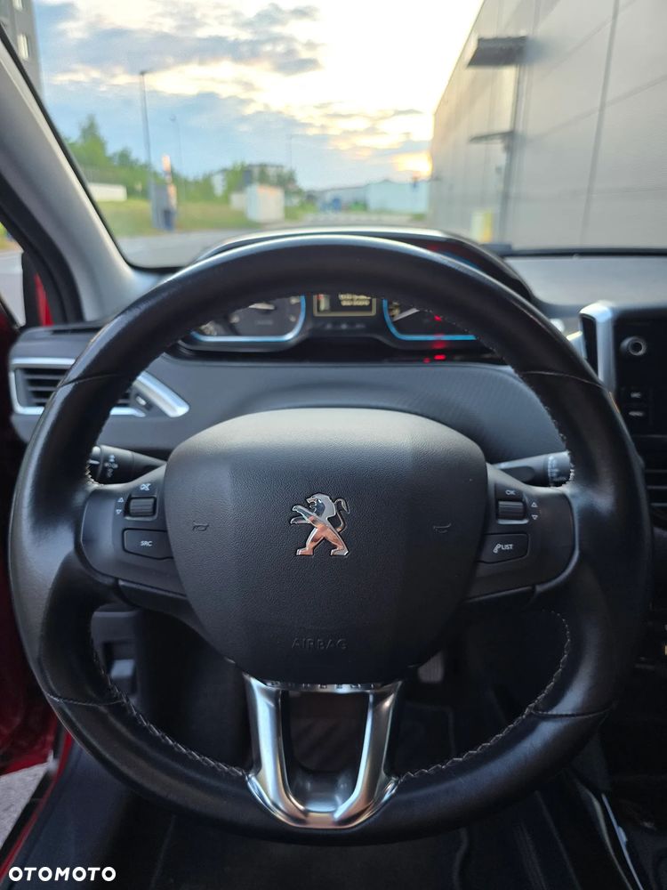 Peugeot 2008 1.2 Pure Tech GPF Signature S&S - 21