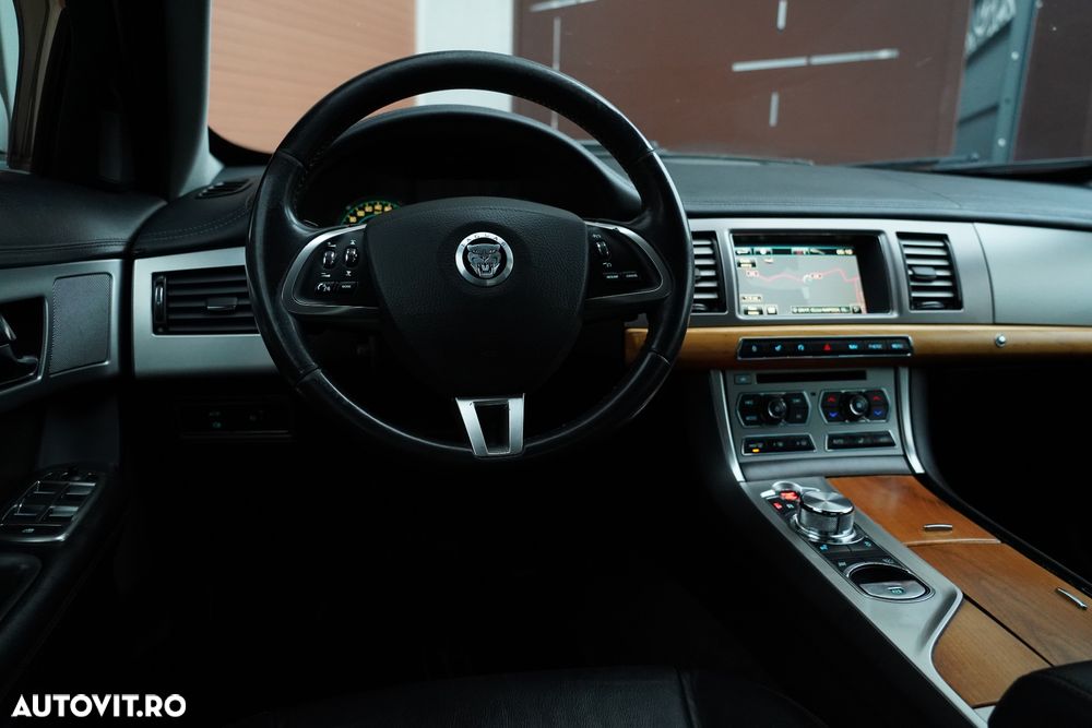 Jaguar XF 2.2D Luxury - 12