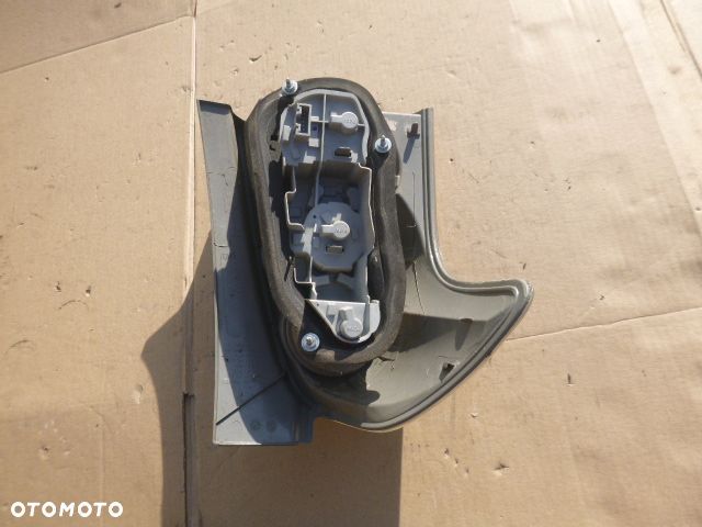 LAMPA PRAWY TYŁ PRAWA TYLNA TOYOTA COROLLA VERSO II - 15