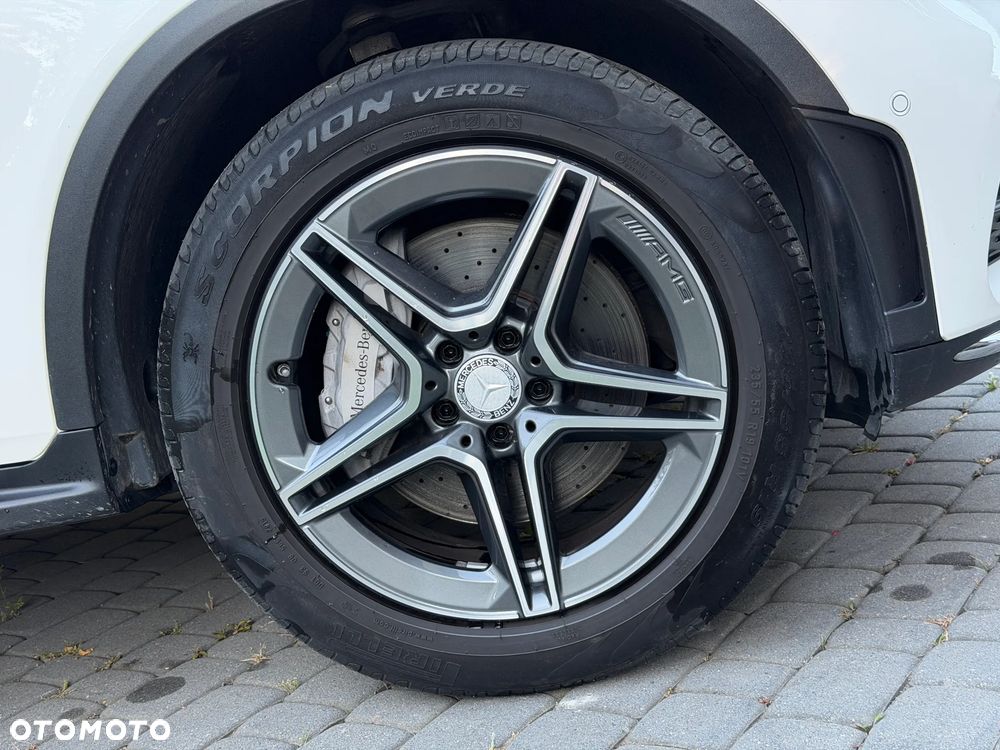 Mercedes-Benz GLC 250 4Matic 9G-TRONIC AMG Line - 24