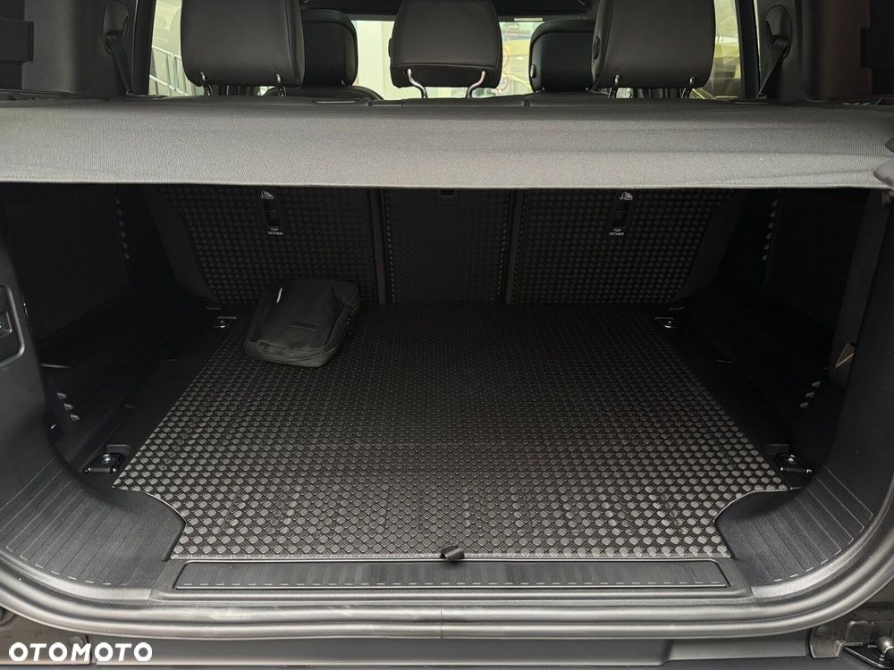Land Rover Defender - 23