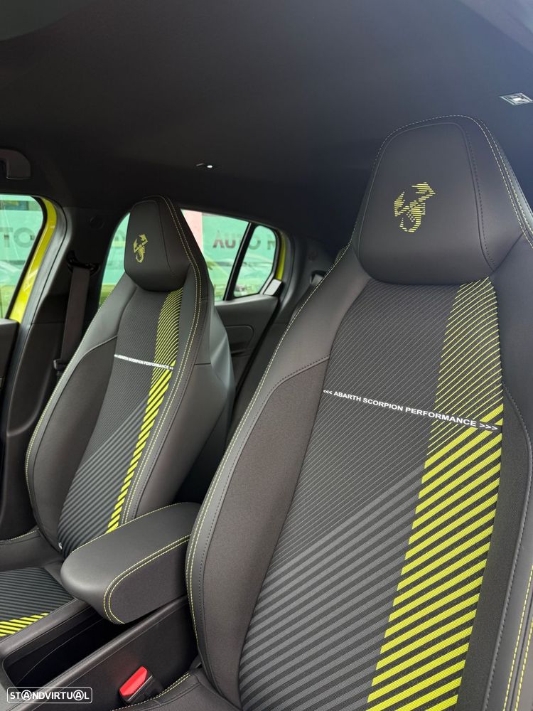 Abarth 600e 54 kWh Turismo - 10