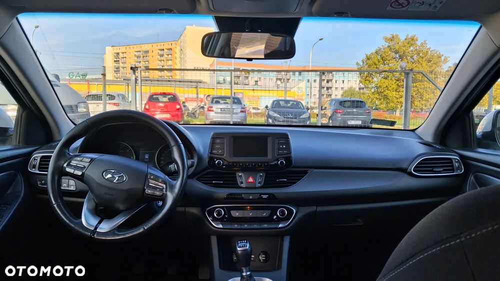 Hyundai i30 1.6 D Classic + - 13