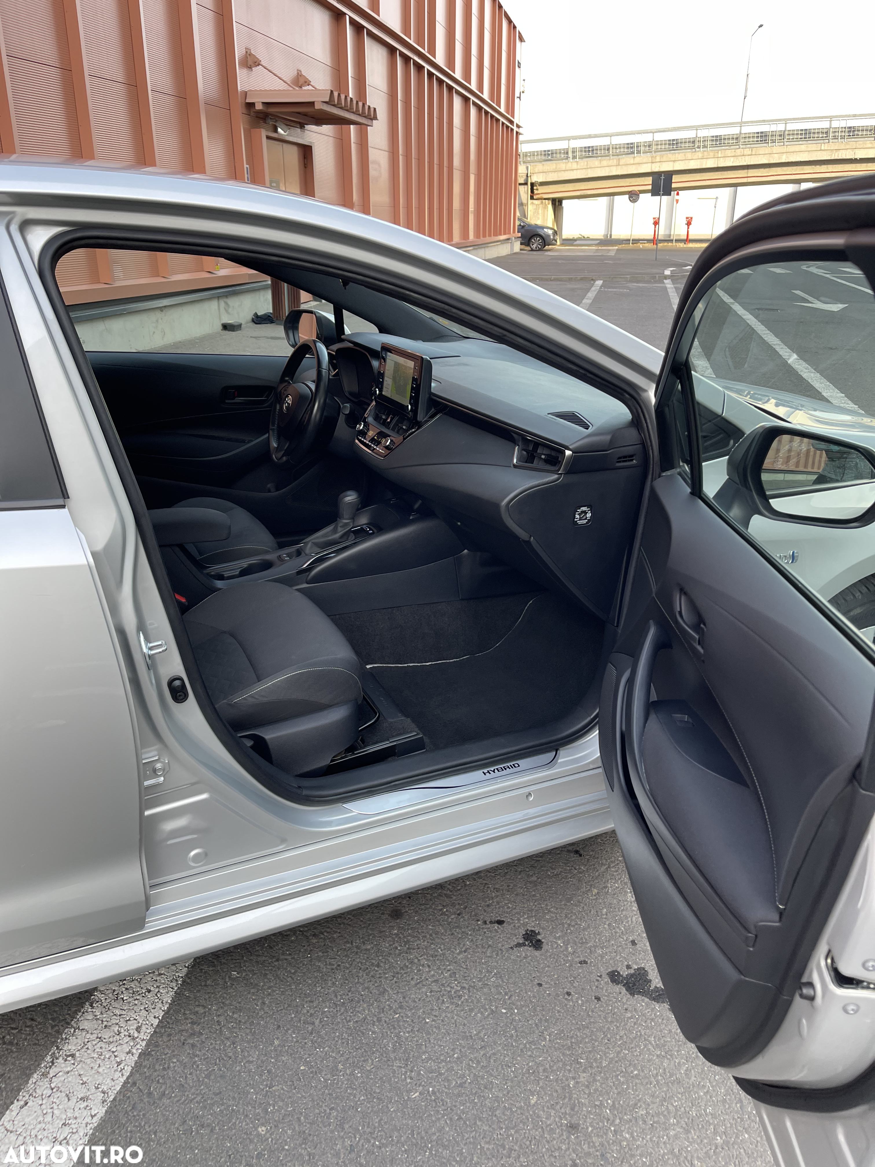 Toyota Corolla 1.8 HSD Business - 8