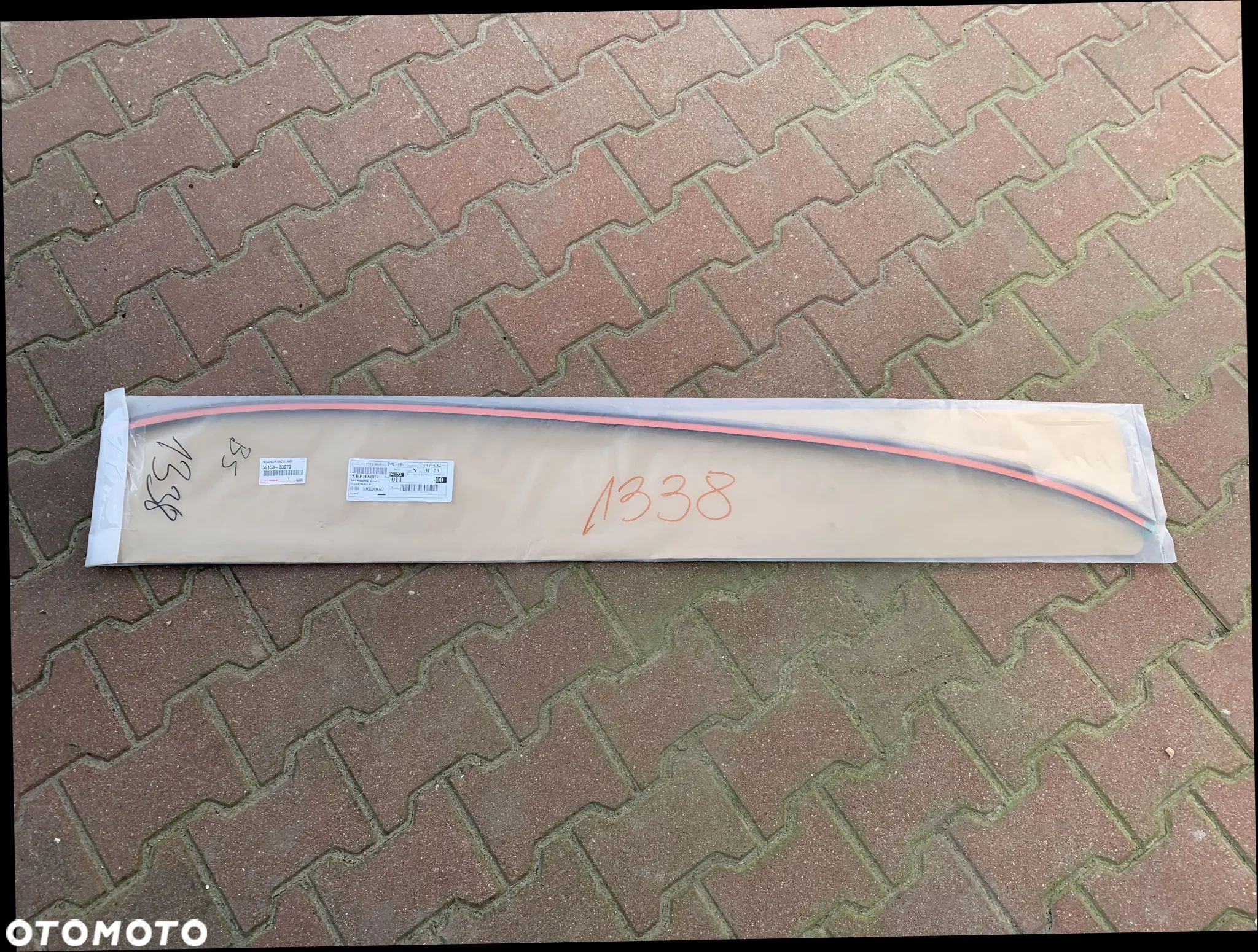 TOYOTA CAMRY VIII 2017- USZCZELKA PRZEDNIEJ CZOŁOWEJ SZYBY PRZÓD LISTWA - 1