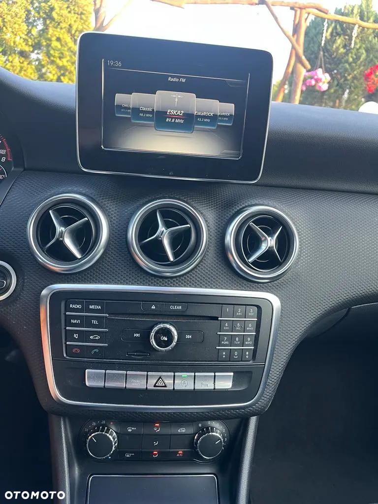 Mercedes-Benz Klasa A 180 (BlueEFFICIENCY) 7G-DCT - 7