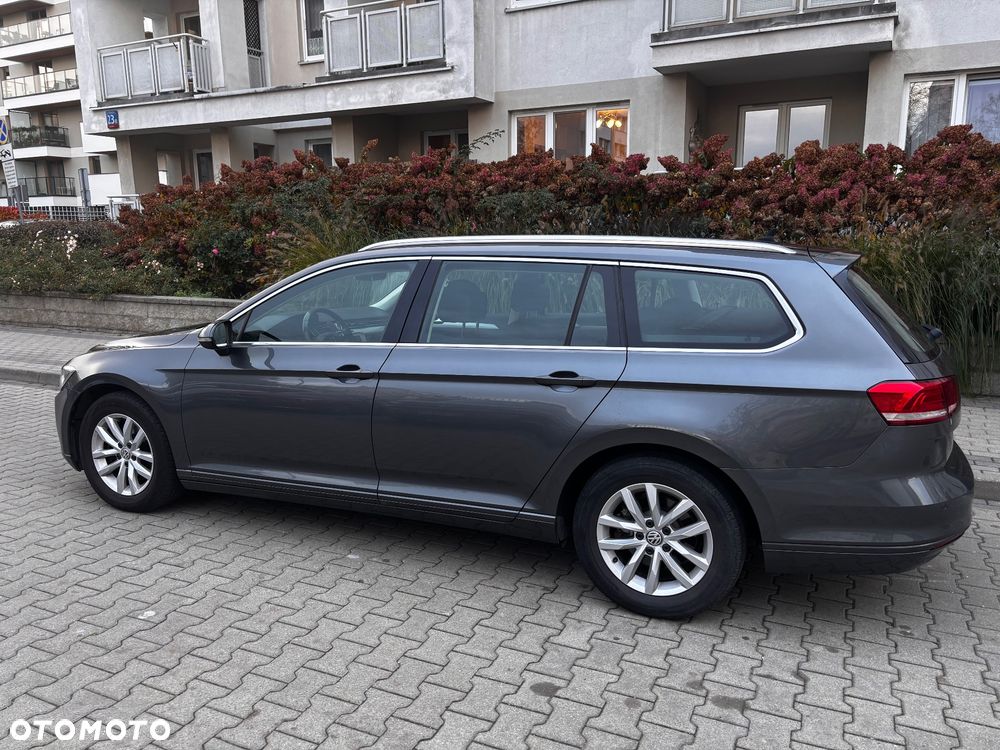 Volkswagen Passat - 11